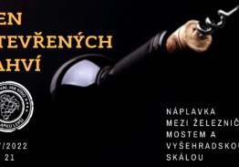 Den otevřených lahví na náplavce